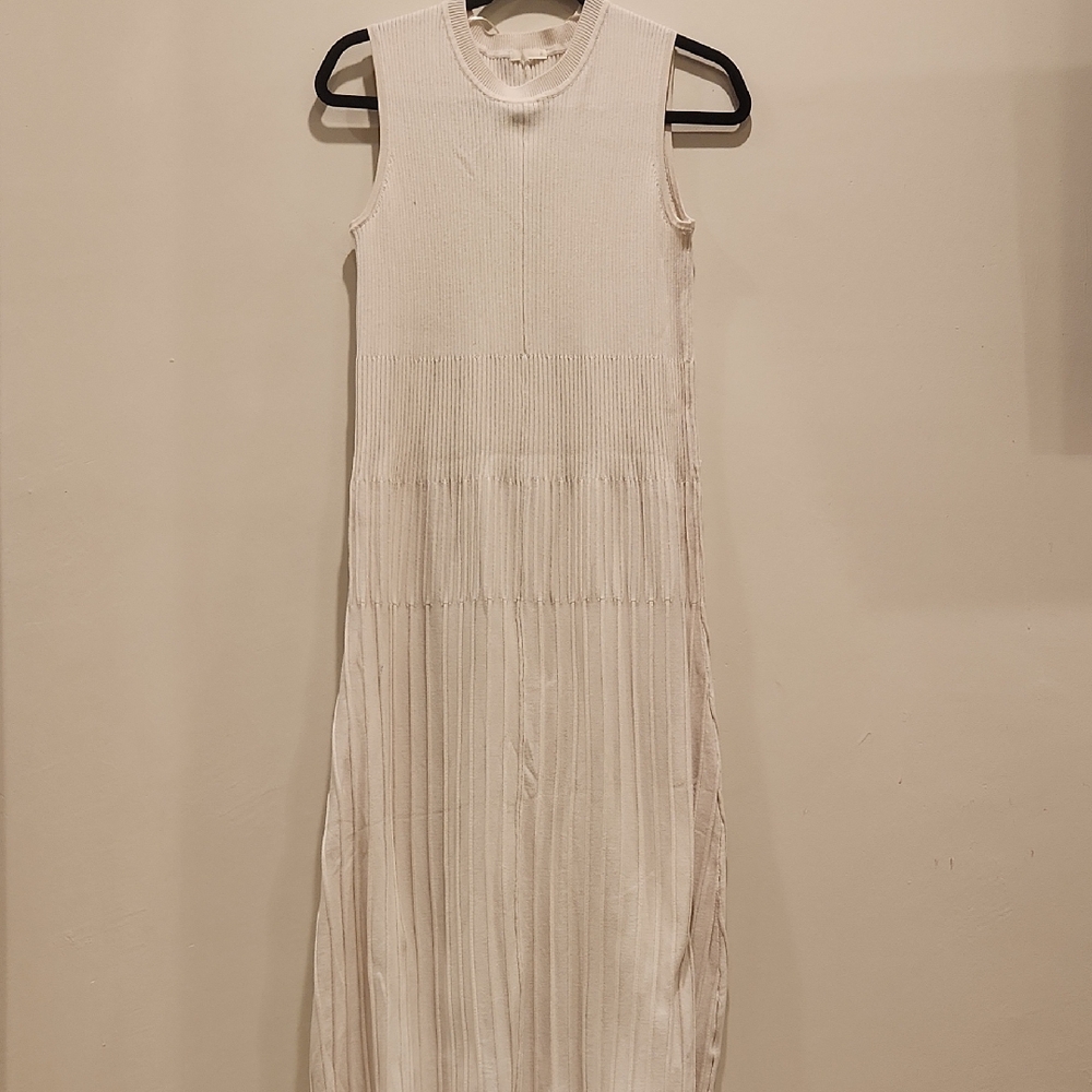 GU/ UNIQLO Elegant Cream Sleeveless Midi Dress